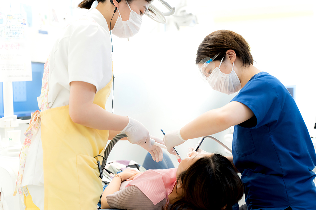 女性歯科医師による安心＆優しい診療